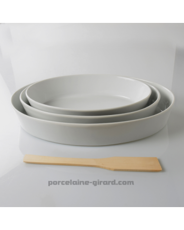 PLAT A FOUR OVALE 32X23CM HT 5.8CM  /