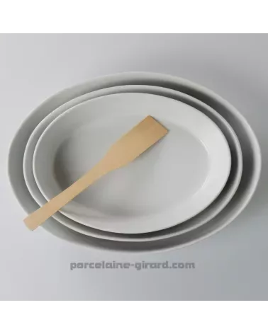 PLAT A FOUR OVALE 28.4X20CM HT 5.7CM  /