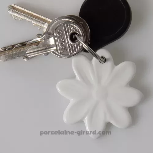 PENDENTIF MARGUERITE DIAMETRE  5.3CM  /