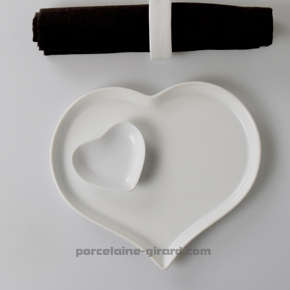 ASSIETTE OU PLATEAU  COEUR 21X17 CM  /