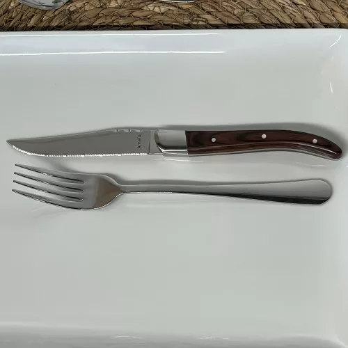 COUTEAU A STEAK AVEC CANNELU